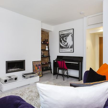 Veeve - Sophisticated Soho Apartment ลอนดอน ภายนอก รูปภาพ