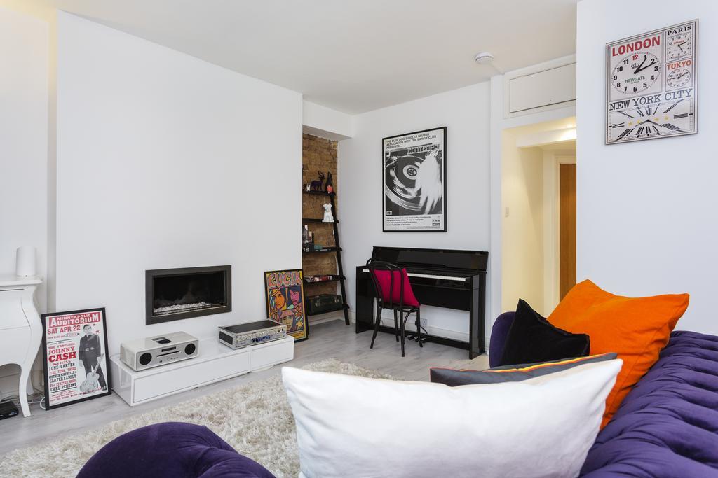 Veeve - Sophisticated Soho Apartment ลอนดอน ภายนอก รูปภาพ